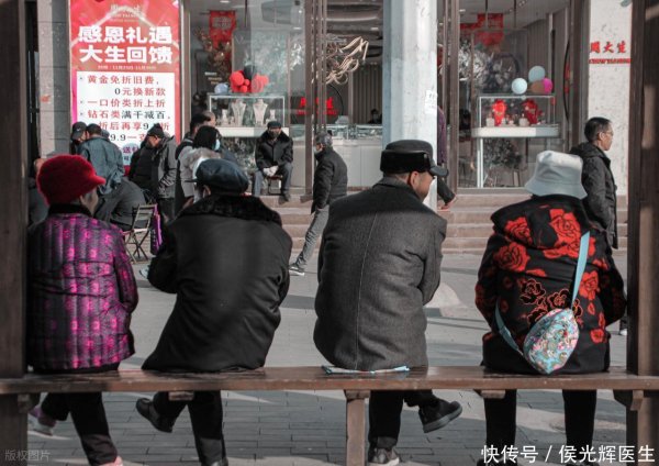 爱优配 人不会无缘无故患老年痴呆？医生：患老年痴呆，离不开这4点